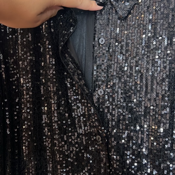 Black button up sequence top with feather wrist - Picture 3 of 5
